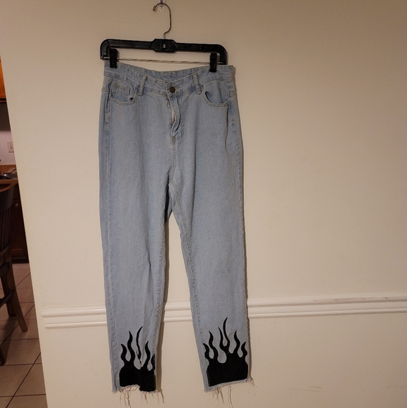 Distressed Flaming Mama Jeans 🔥 - Picture 2 of 6